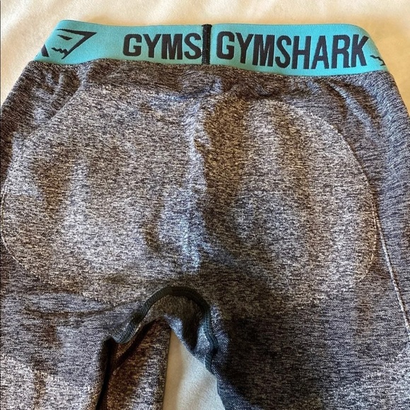 GYMSHARK WORKOUT SET: crop and leggings - Picture 6 of 10